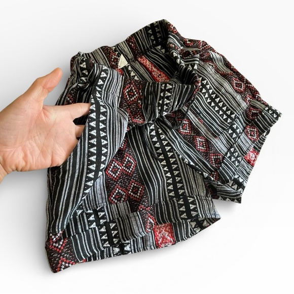 Tribal Print Shorts in Black and Red size: M - Picture 4 of 6